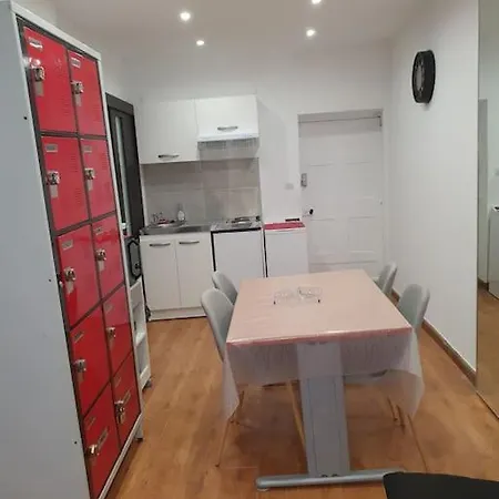 Centre Village 방돌