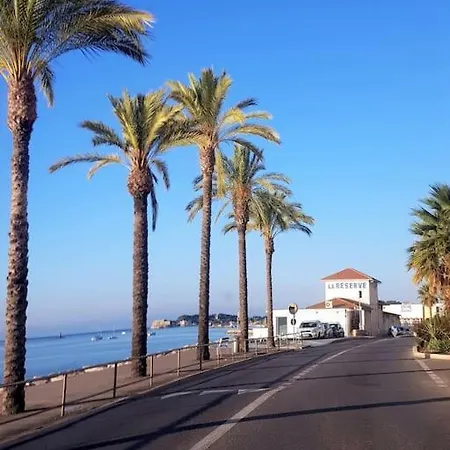 Lägenhet Centre Village